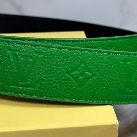 LV Shape Reversible Belt - Picture 3 of 5